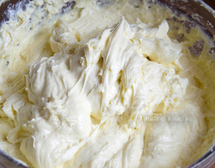 Prajitura cu capsuni si mascarpone crema vanilie